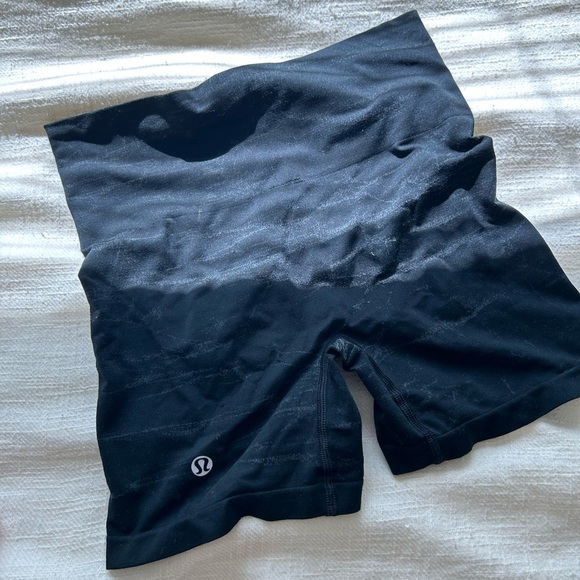 Lululemon bike shorts - Picture 1 of 2